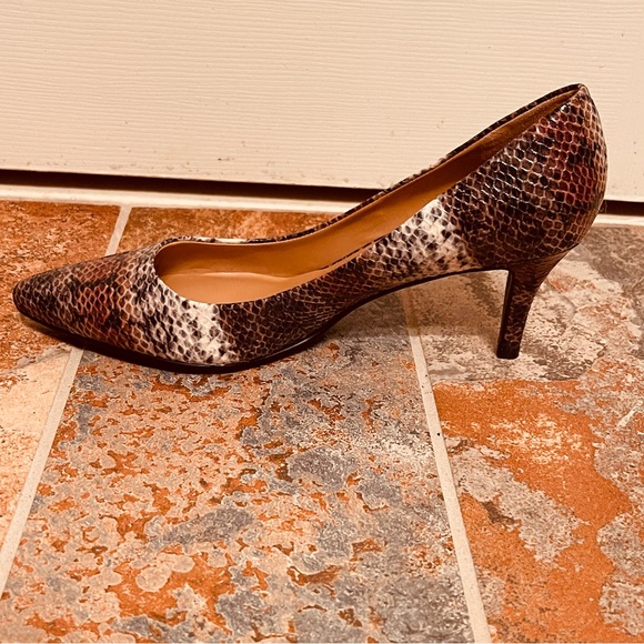 🐊NWOB! Stunning Nine West Python Print Pumps! - Picture 10 of 16
